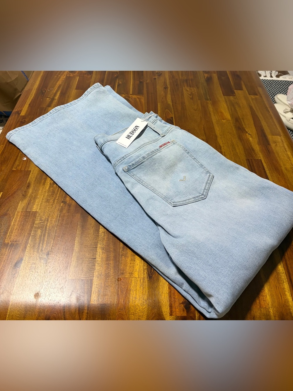 NWT. Hudson Jamie Olga women’s Light Wash Blue Jeans stylish jeans. Vacation.